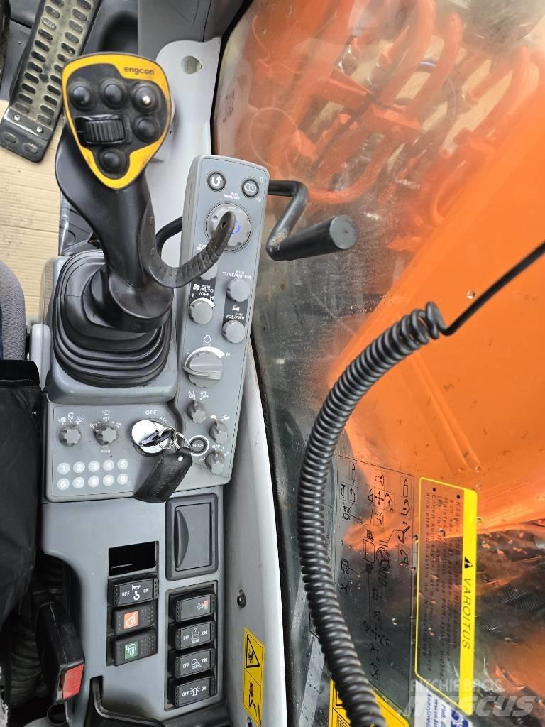 Hitachi ZX 220W-5 Ekskavatori uz riteņiem