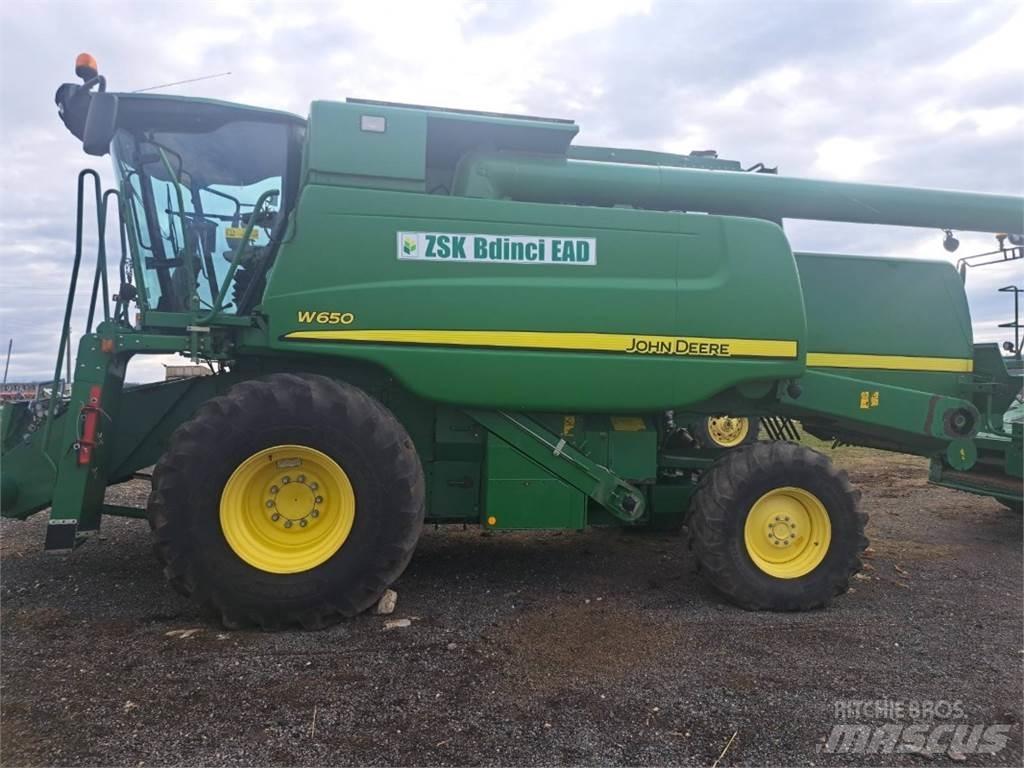 John Deere W650 Ražas novākšanas kombaini