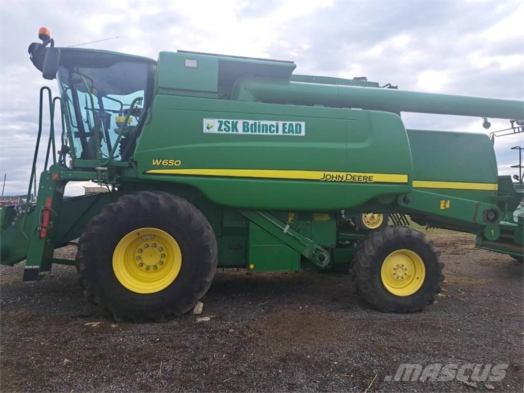 John Deere W650 Ražas novākšanas kombaini