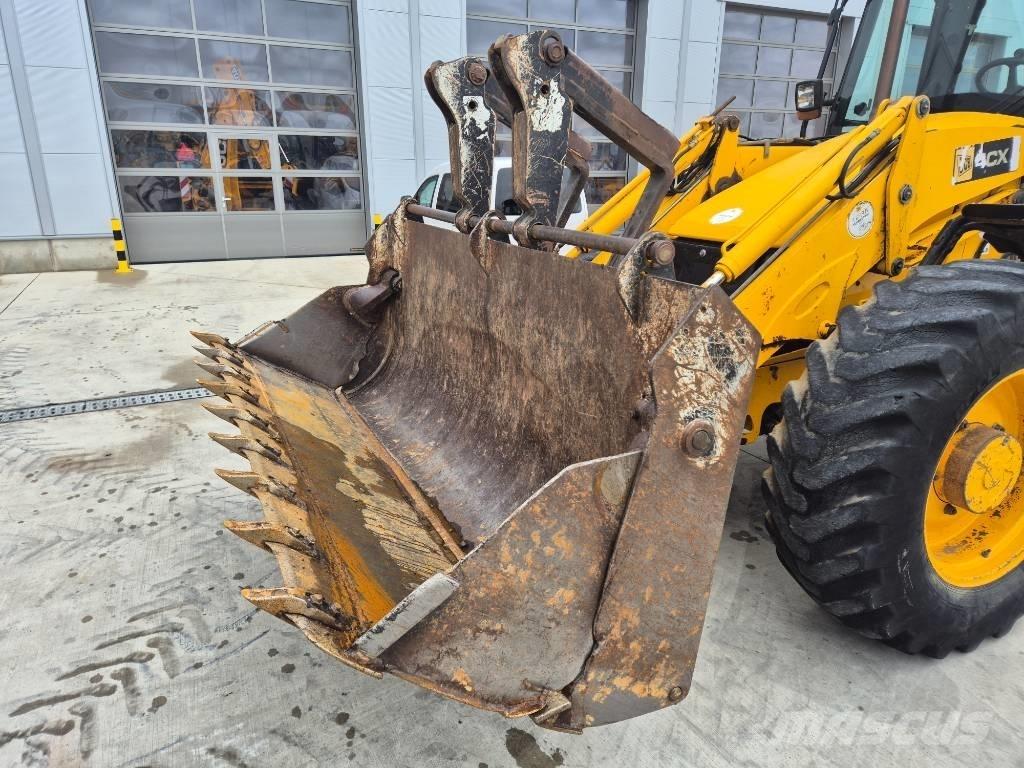 JCB 4CX Ekskavatori-iekrāvēji