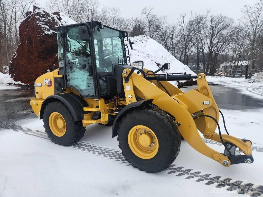 CAT 908m Iekrāvēji uz riteņiem