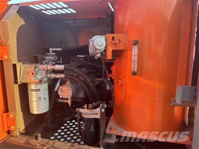 Hitachi ZX120 Kāpurķēžu ekskavatori