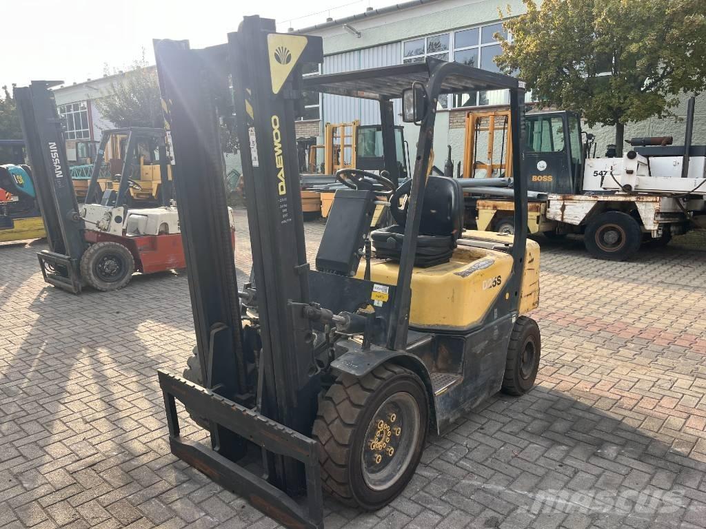 Daewoo D25S3 V-2311 Tehnika ar dīzeļa dzinēju