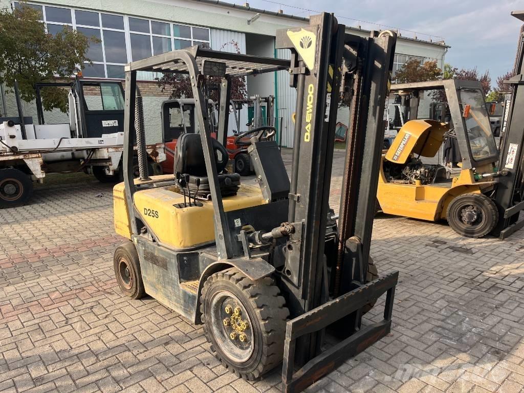 Daewoo D25S3 V-2311 Tehnika ar dīzeļa dzinēju