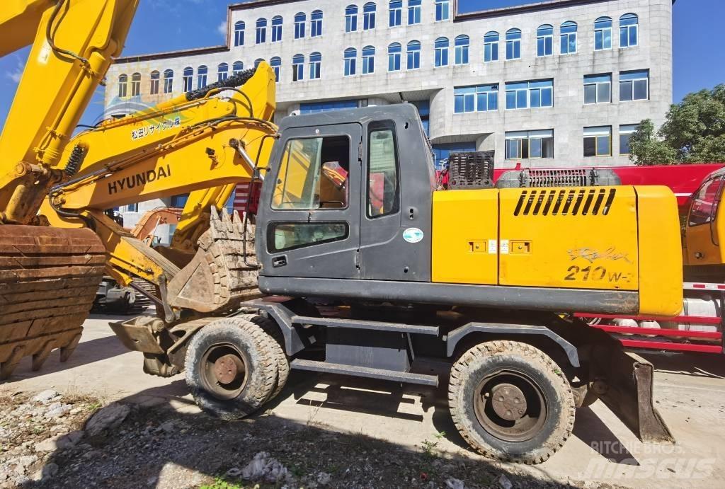 Hyundai R210W-7 Ekskavatori uz riteņiem