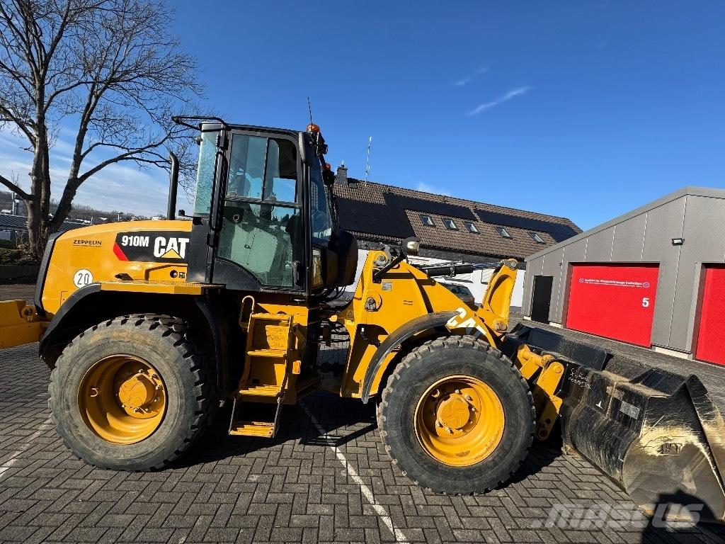 CAT 910M Iekrāvēji uz riteņiem