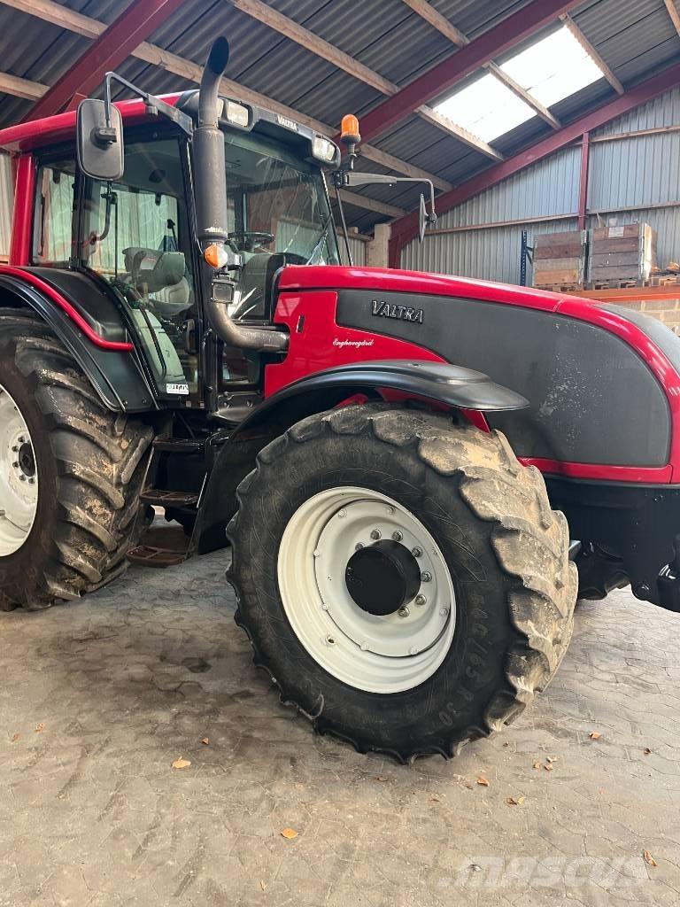 Valtra T 191 Traktori