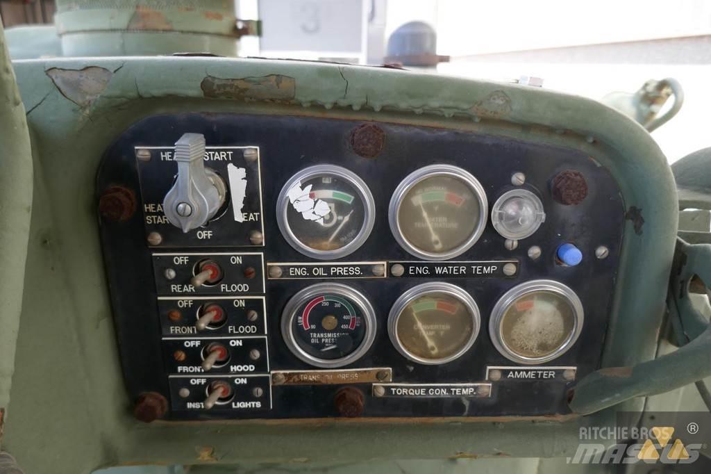 CAT D7F Ex-army Kāpurķēžu buldozeri