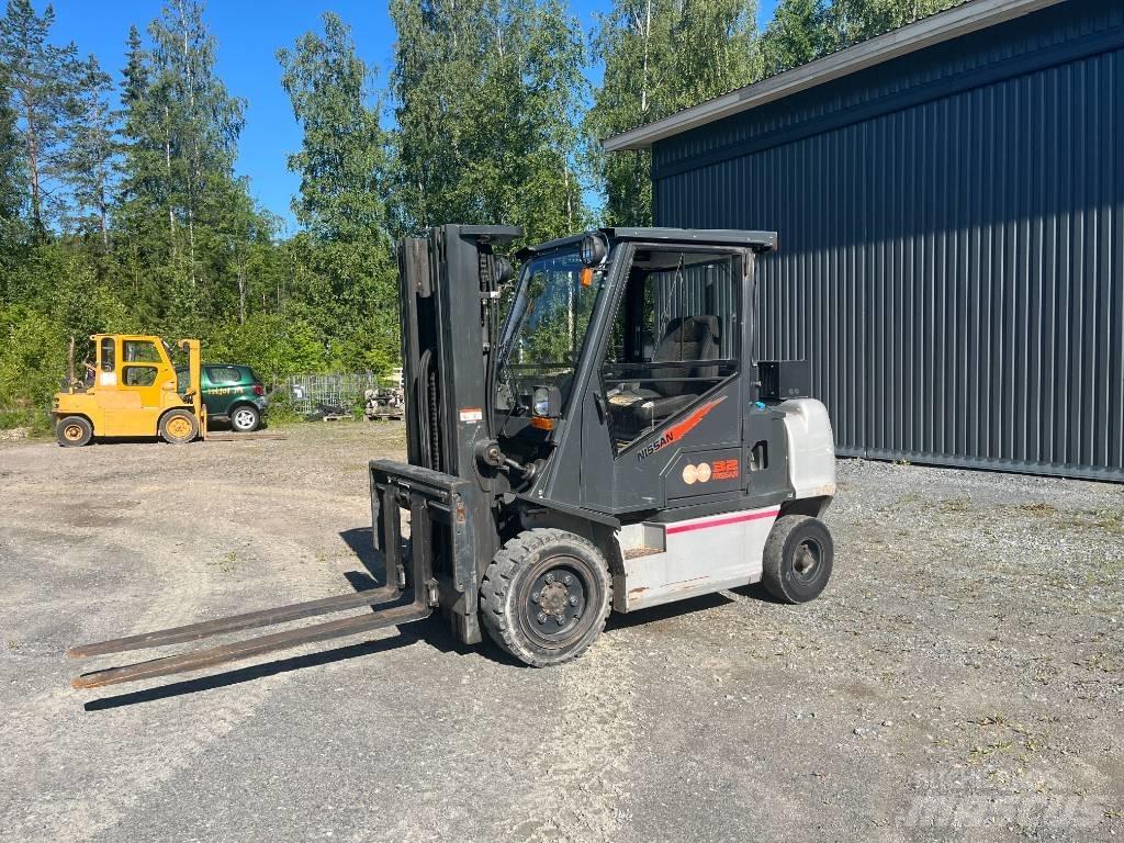 Nissan FGD02A320 Tehnika ar dīzeļa dzinēju