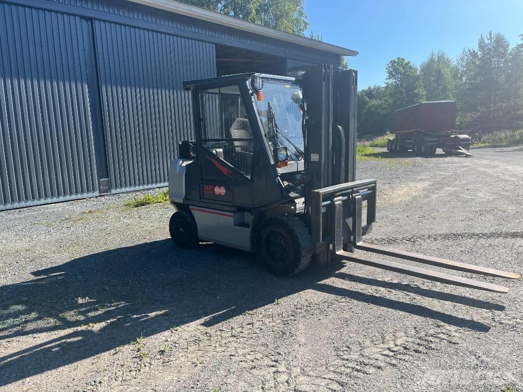 Nissan FGD02A320 Tehnika ar dīzeļa dzinēju