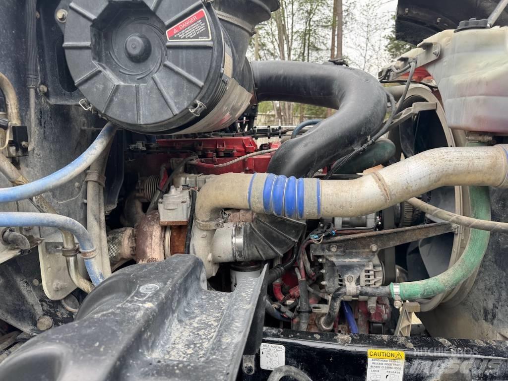 Mack GU433 Pašizgāzējs
