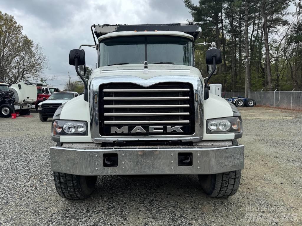 Mack GU433 Pašizgāzējs