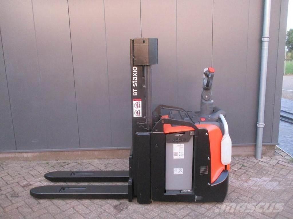 Toyota SPE200D Hidrauliskās stalažas ar platformu