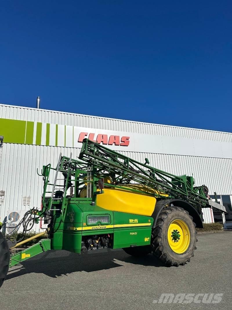 John Deere R952 i Piekabināmie smidzinātāji(miglotāji)