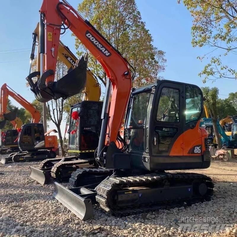 Doosan DX 60 Kāpurķēžu ekskavatori