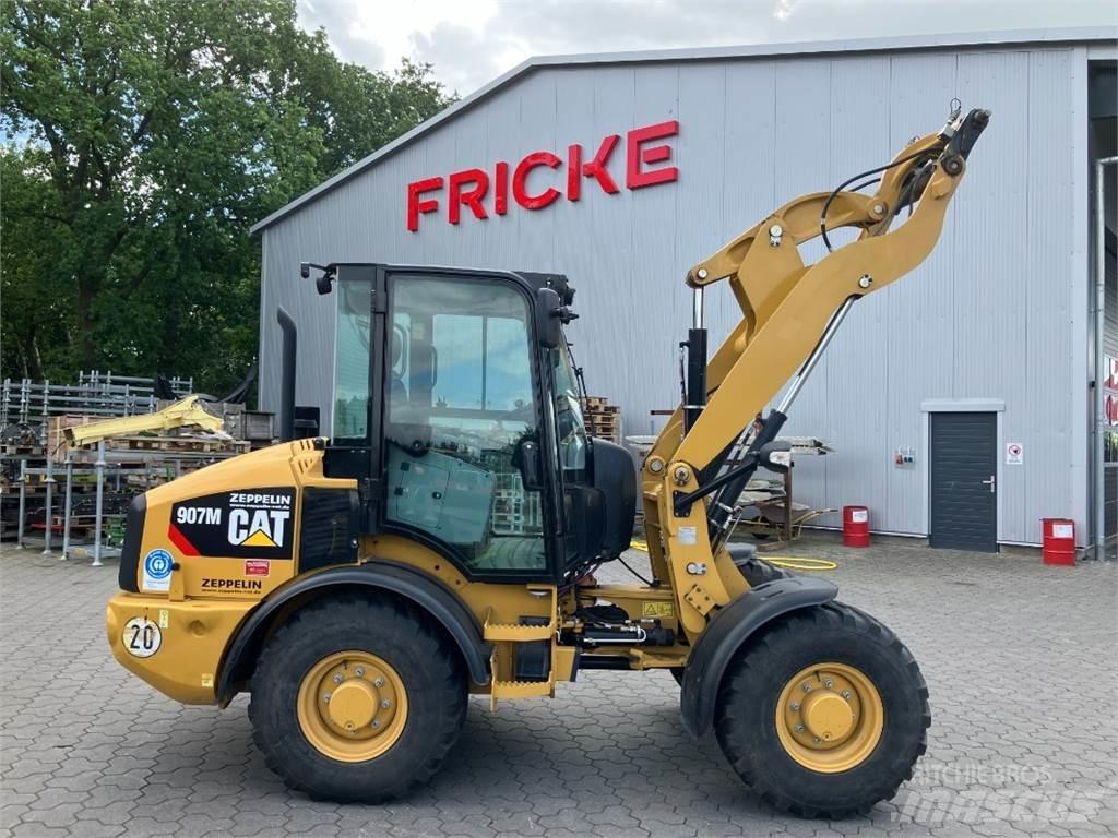 CAT 907 Iekrāvēji uz riteņiem