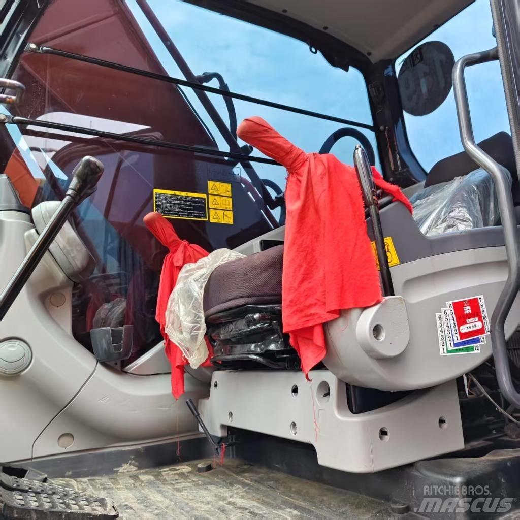 Hitachi ZX 210 Kāpurķēžu ekskavatori