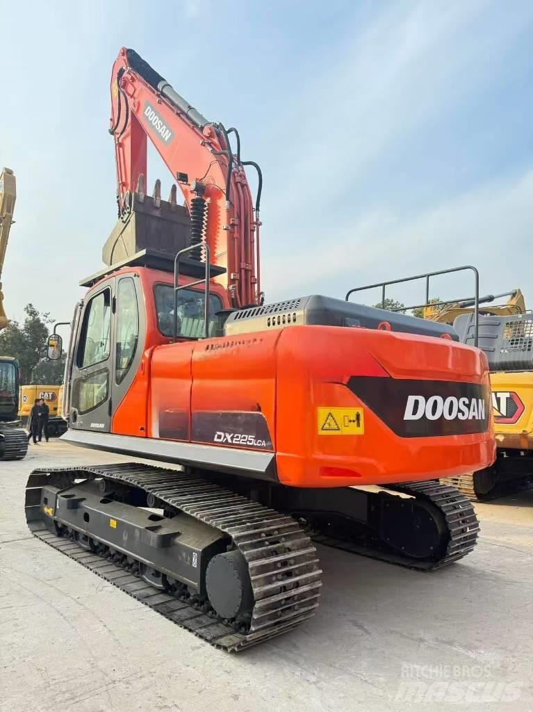 Doosan DX 225 LCA Vidēja lieluma ekskavatori 7 t - 12 t