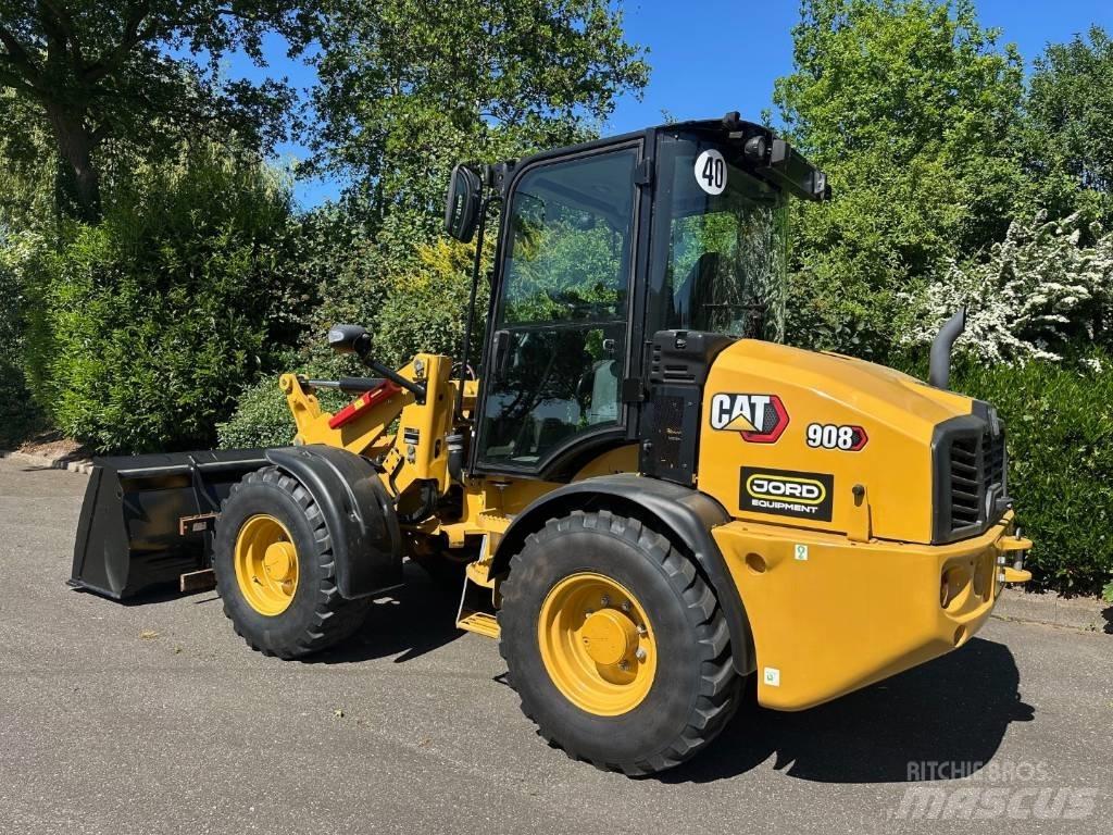 CAT 908 Iekrāvēji uz riteņiem