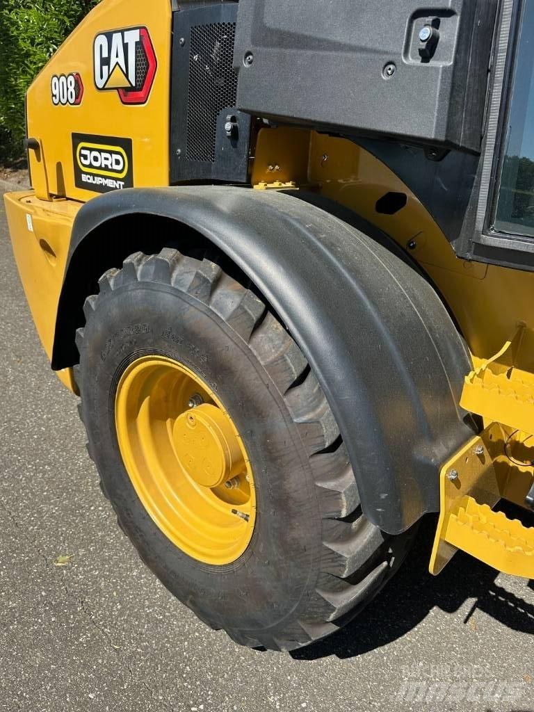CAT 908 Iekrāvēji uz riteņiem