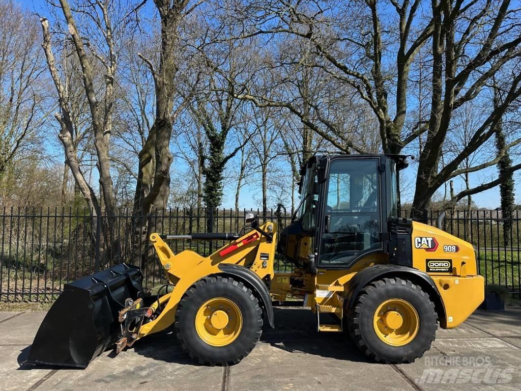 CAT 908 Iekrāvēji uz riteņiem