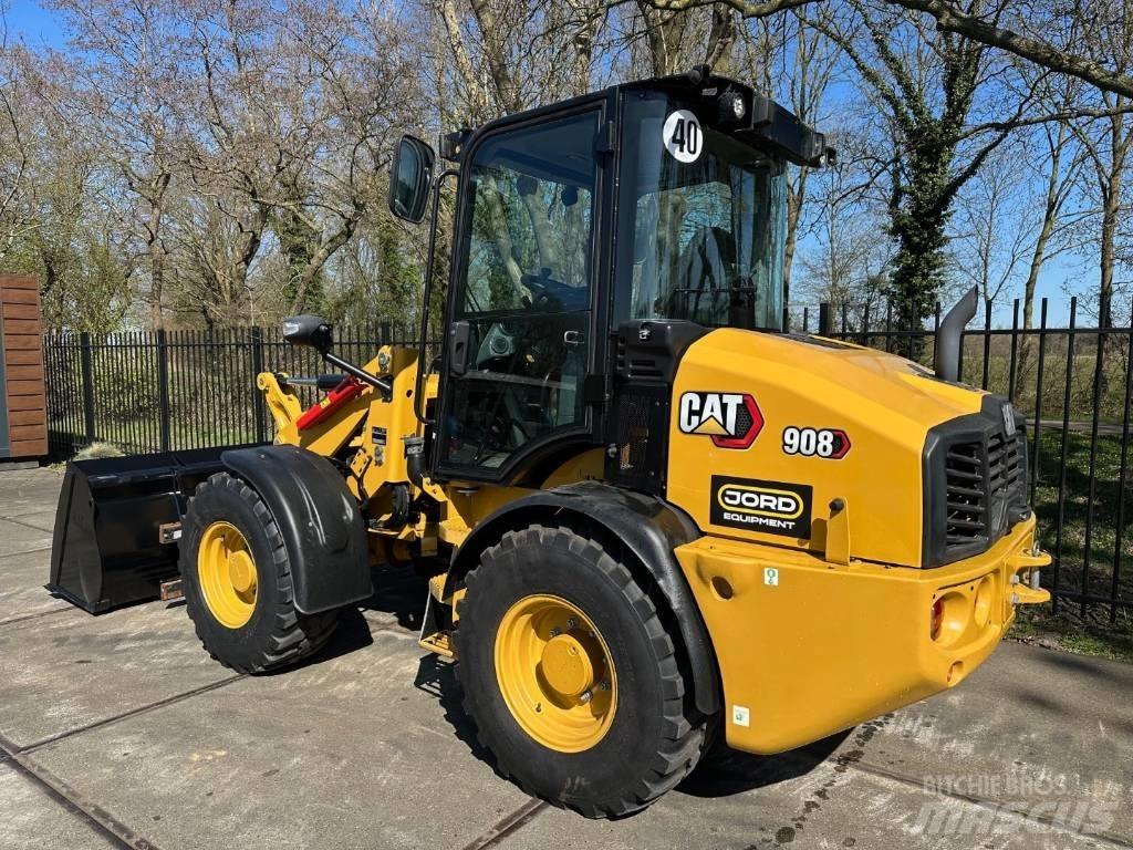 CAT 908 Iekrāvēji uz riteņiem