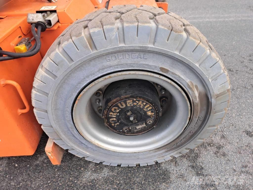 JLG E 300 AJP Strēles pacēlāji