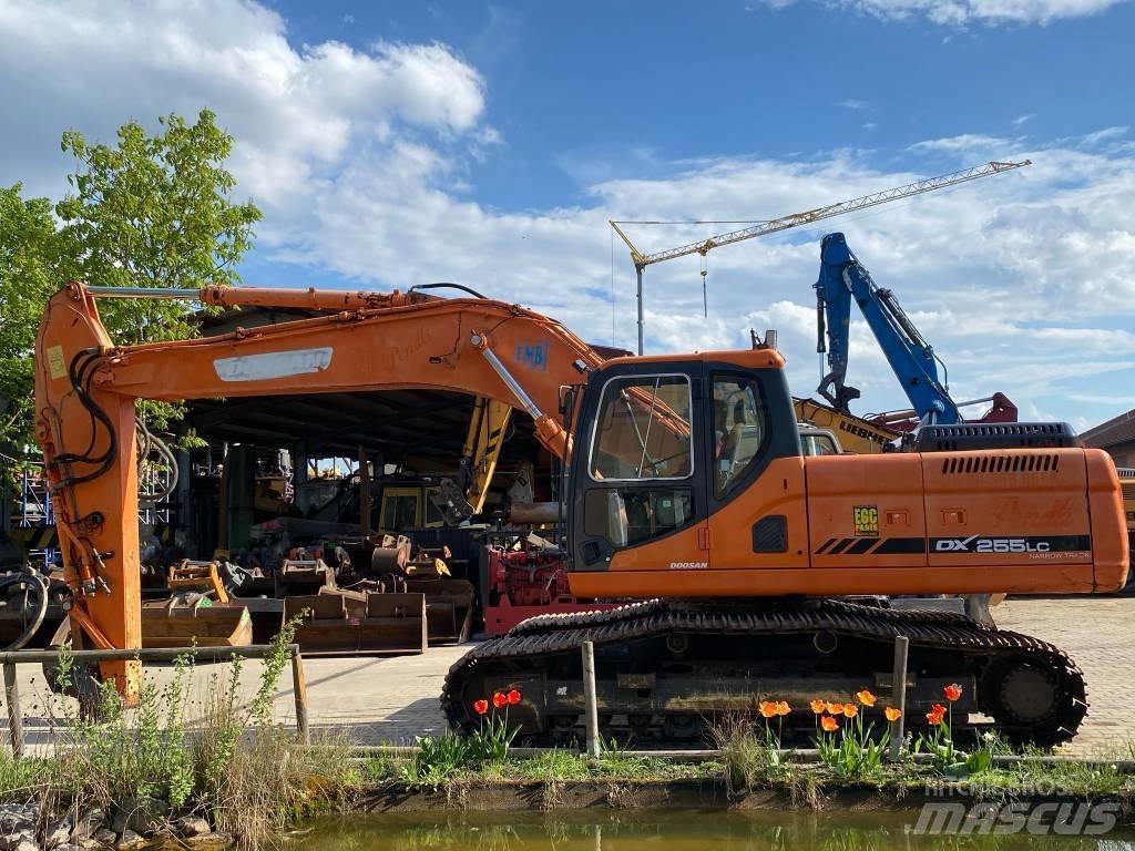 Doosan DX 255 NLC Kāpurķēžu ekskavatori
