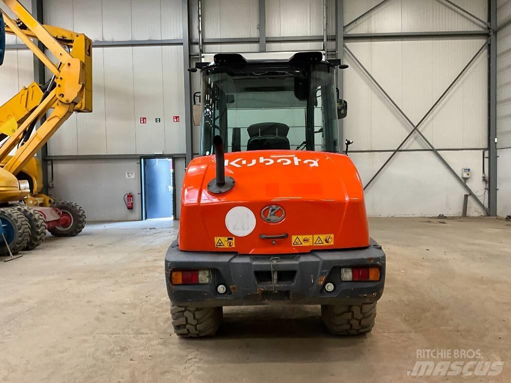Kubota R 085 Iekrāvēji uz riteņiem