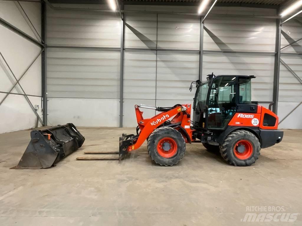 Kubota R 085 Iekrāvēji uz riteņiem