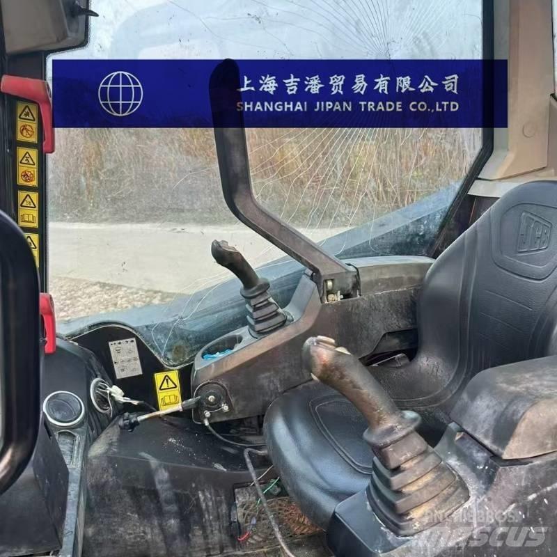 JCB 155 Lietoti riteņu kompaktiekrāvēji