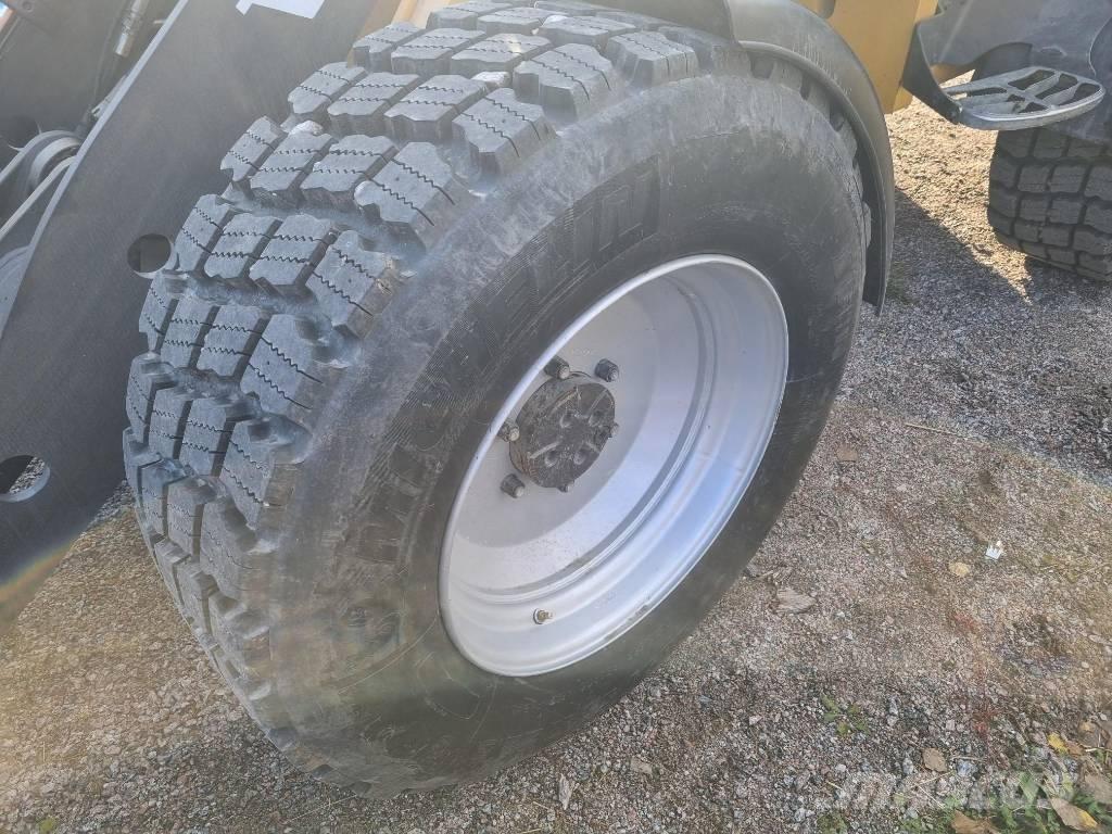 Volvo L25F Lietoti riteņu kompaktiekrāvēji