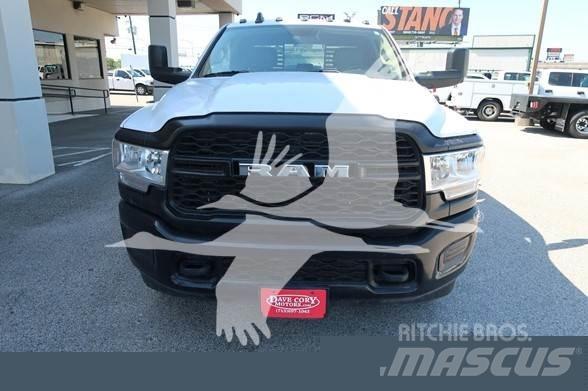 RAM 3500 HD Platformas/izkraušana no sāniem