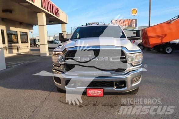 RAM 3500 HD Platformas/izkraušana no sāniem