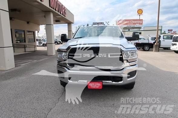 RAM 3500 HD Platformas/izkraušana no sāniem