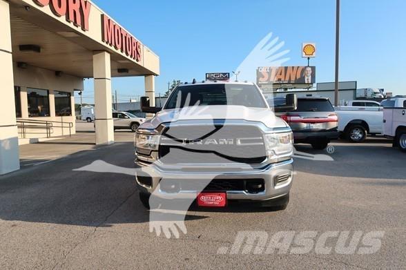 RAM 3500 HD Platformas/izkraušana no sāniem