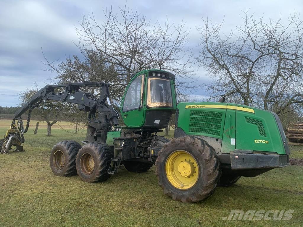 John Deere 1270 E Harvesteri