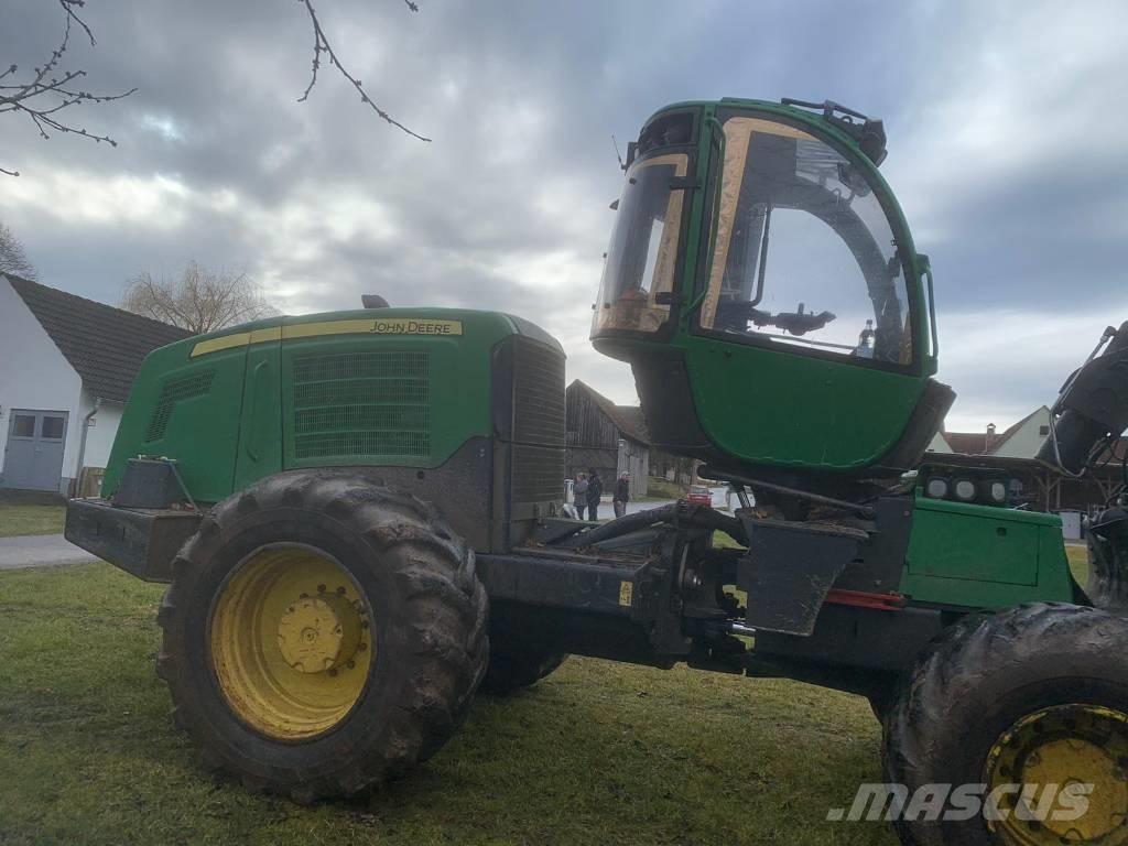 John Deere 1270 E Harvesteri