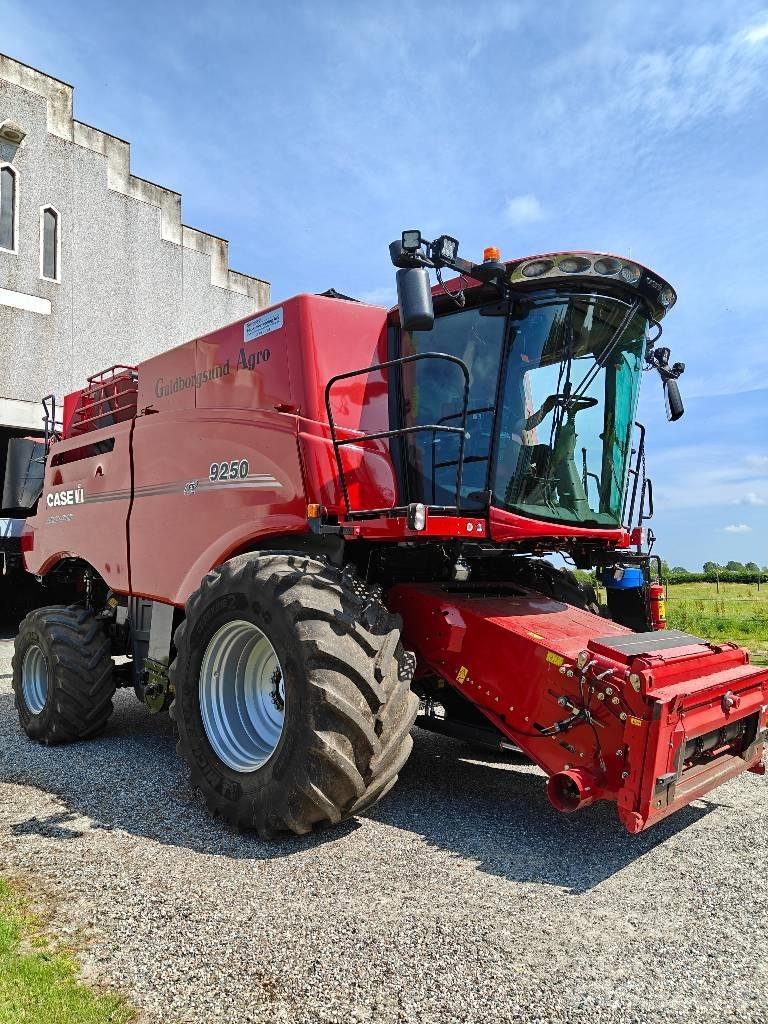 Case IH 9250 Ražas novākšanas kombaini