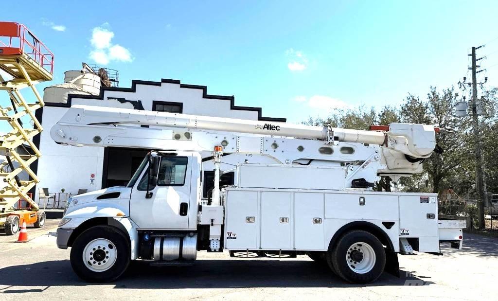 International 4300 Pacēlāji uz automašīnas bāzes