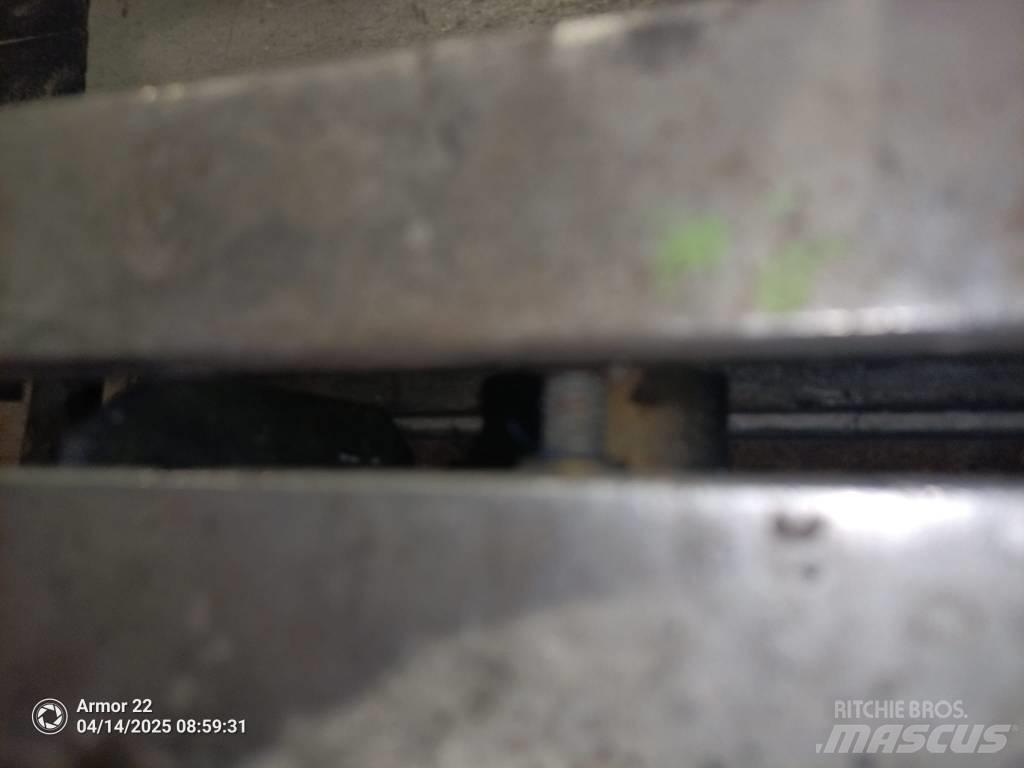 JLG 2630 ES Šķerveida pacēlāji