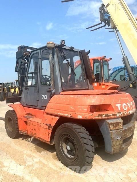 Toyota 5 FD 70 Tehnika ar dīzeļa dzinēju