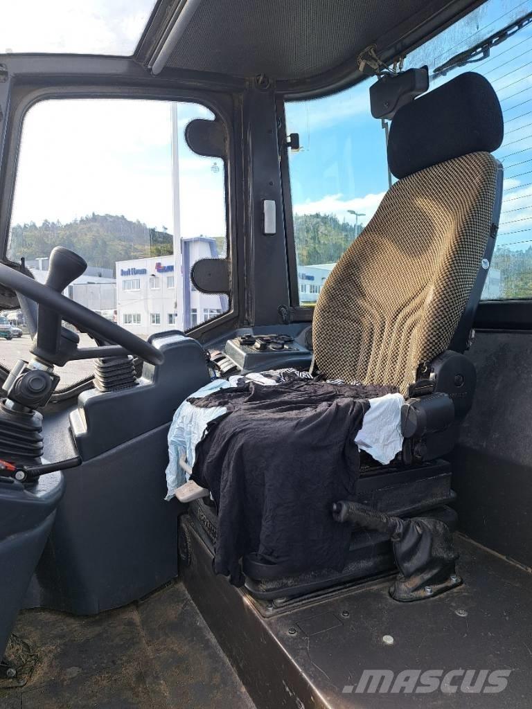 Hitachi ZW 75 Iekrāvēji uz riteņiem