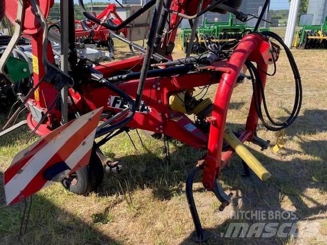 Fella TH 900 Hydro Grābekļi un siena ārdītāji