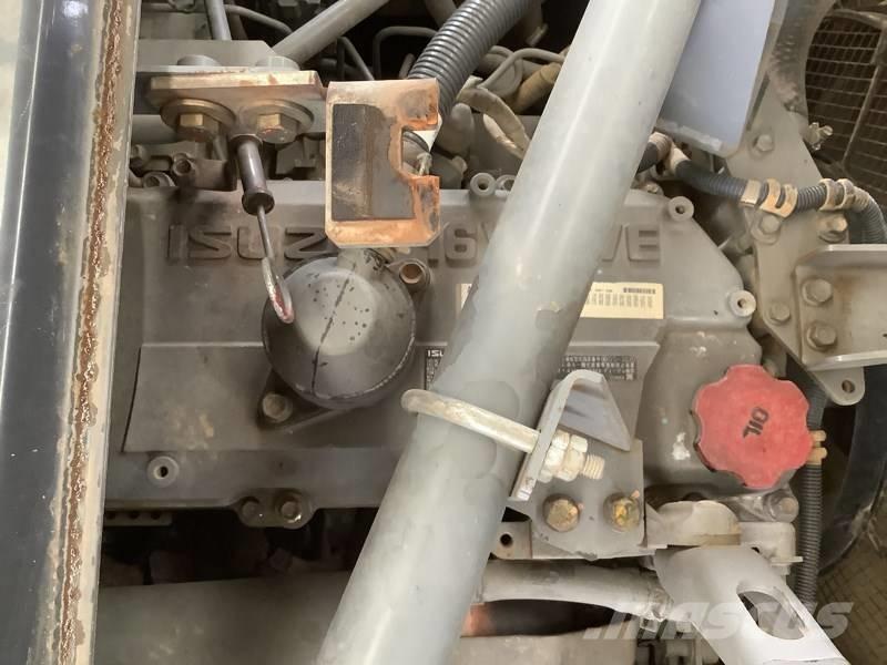 Hitachi ZX 210 LC-5B Kāpurķēžu ekskavatori