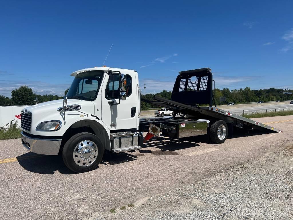 Freightliner M2 Evakuators ar manipulatoru