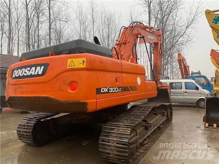Doosan dx300 Kāpurķēžu ekskavatori