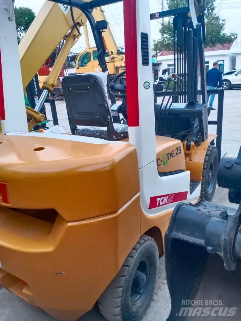 TCM FD 25 Tehnika ar dīzeļa dzinēju