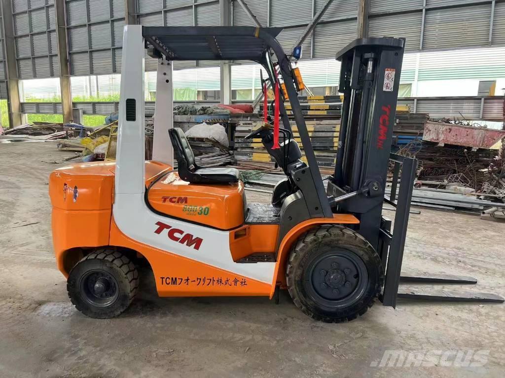 TCM FD 30 Tehnika ar dīzeļa dzinēju