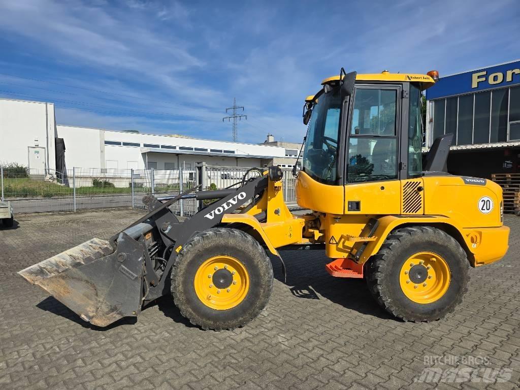 Volvo L 30 G Iekrāvēji uz riteņiem